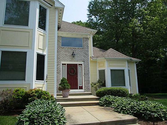 3rd image of 11 Belmont Dr