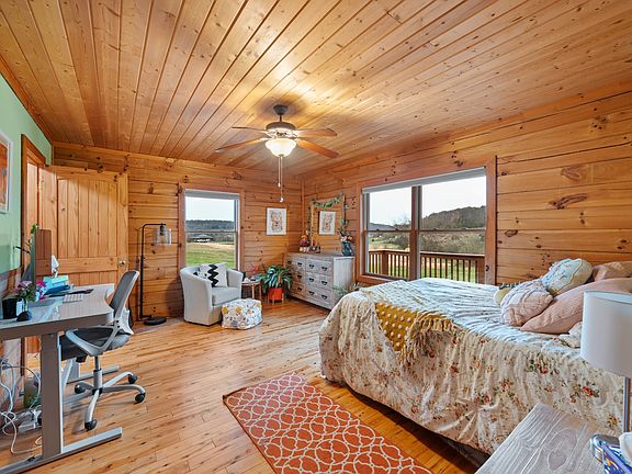 29th image of 2063 Kennedy Creek Rd