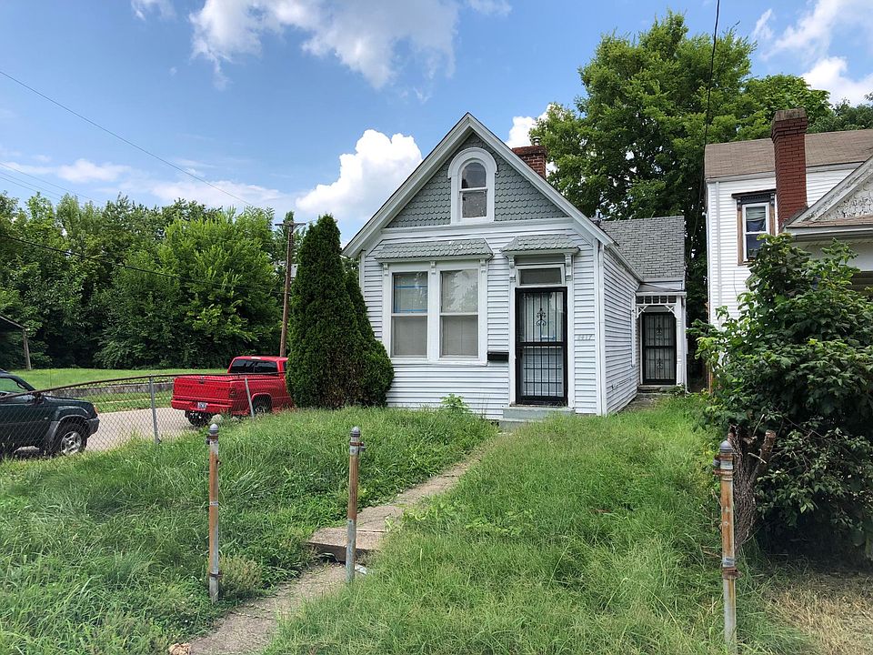 Corner lot / facing Garland
