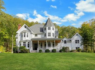 105 Honeysuckle Hill Ln, Easton, CT 06612