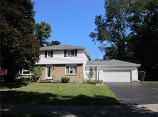 22 Rogers Pkwy, Rochester, NY 14617