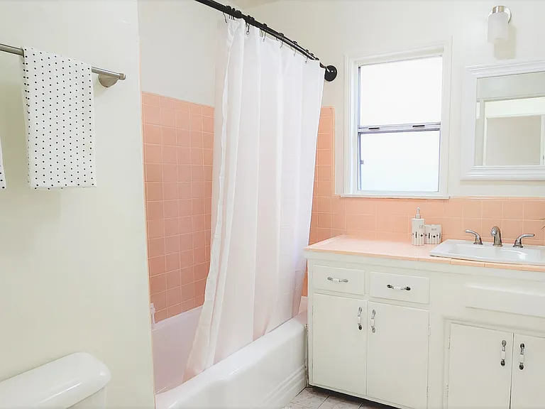 1112 N Columbus Ave #A — Photo 10