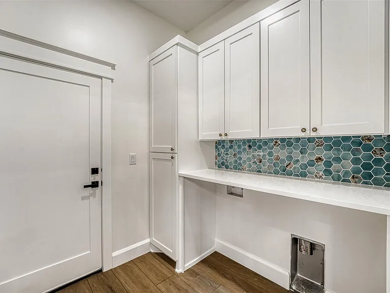 406 E Carrie Mnr — Photo 34