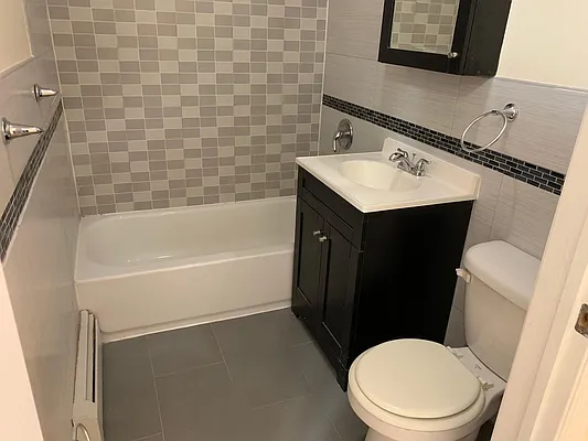 Rented by Premier Metro Realty Corp | media 31