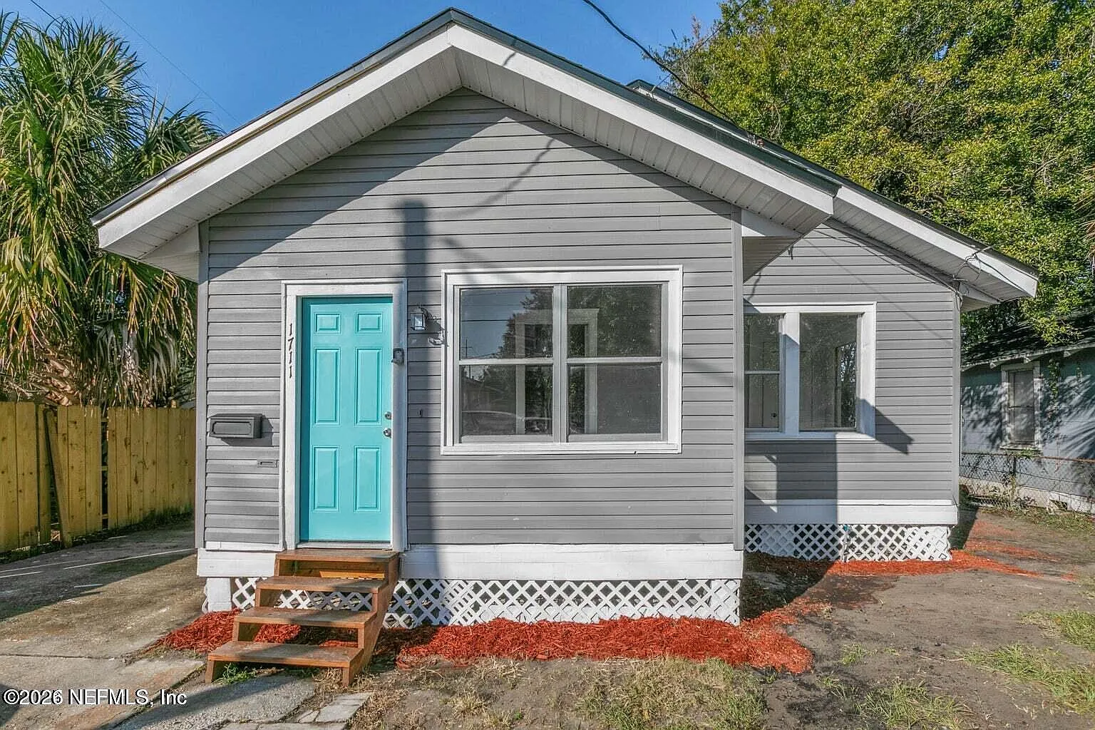 3 bed, 1.0 bath, 1045 sqft, $1,300 — Photo 1