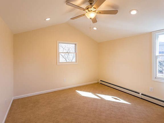 4th image of 235 E Hoffman Ave