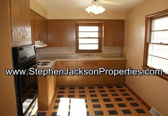 2nd image of 4521 Pembrooke Pl
