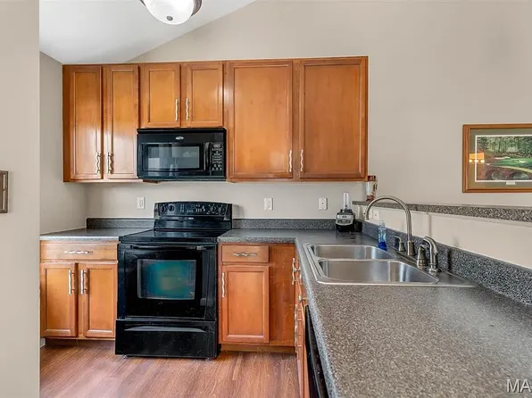 8302 Spring Creek Ln #302, O'Fallon, MO 63368