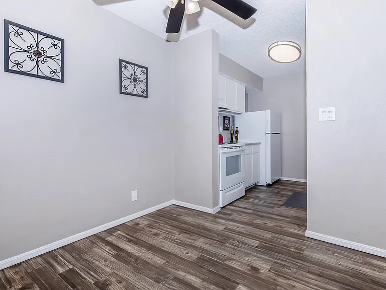 Cobblestone Apartments — Photo 24