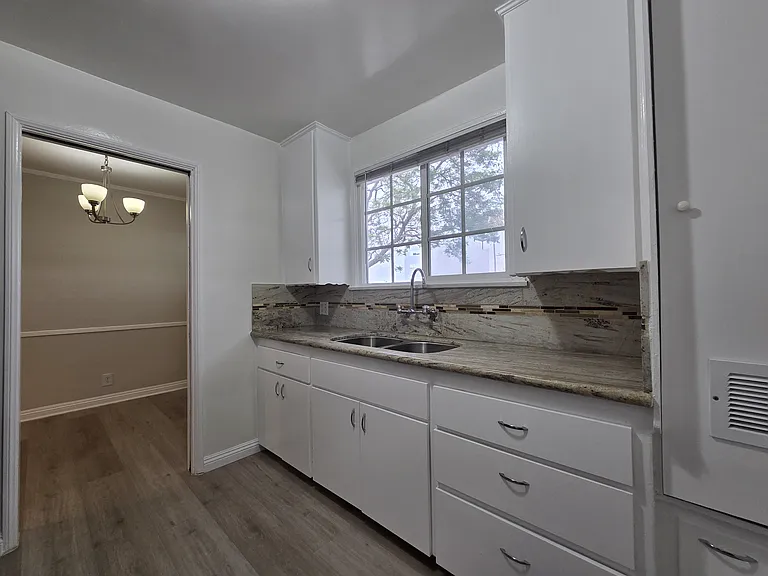 3705 S Victoria Ave — Photo 10