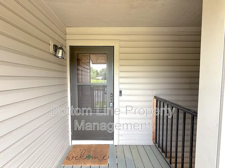 11049 Cedar View Rd — Photo 2