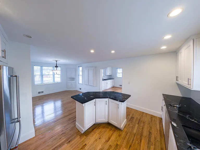 15 Sedgwick St — Photo 18