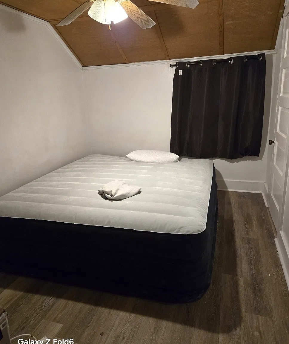 2 bed, 2000 sqft, $630 — Photo 2