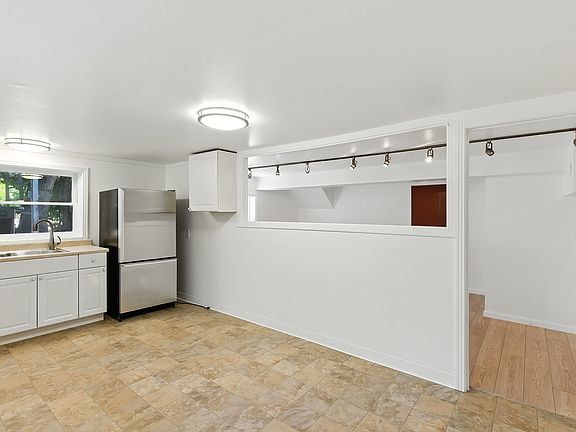 3rd image of 107 Oakwood Dr #B
