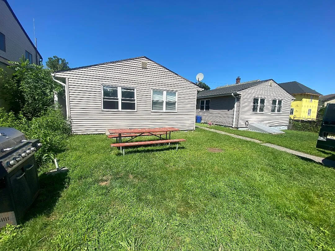 2 bed, 100 sqft, $1,750 — Photo 2