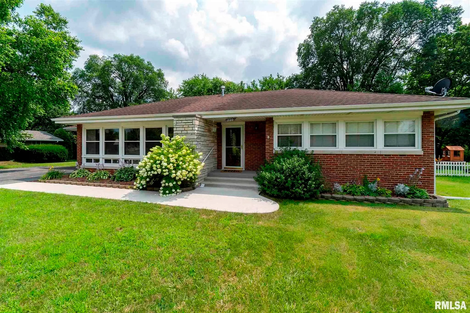 200 W Glen Ave photo 1