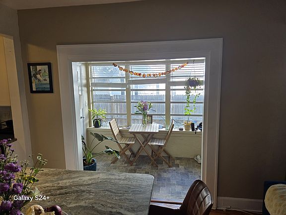 4th image of 415 10th Ave NE APT 1