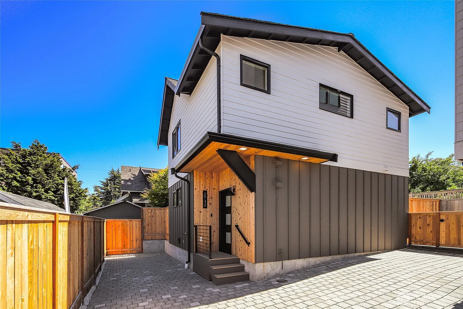2742 38th Avenue SW photo 1