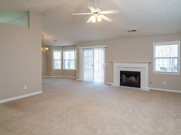 3rd image of 6010 Woodcreek Dr