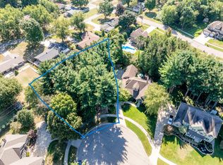 1912 Hidden Pines Trl, Stevensville, MI 49127