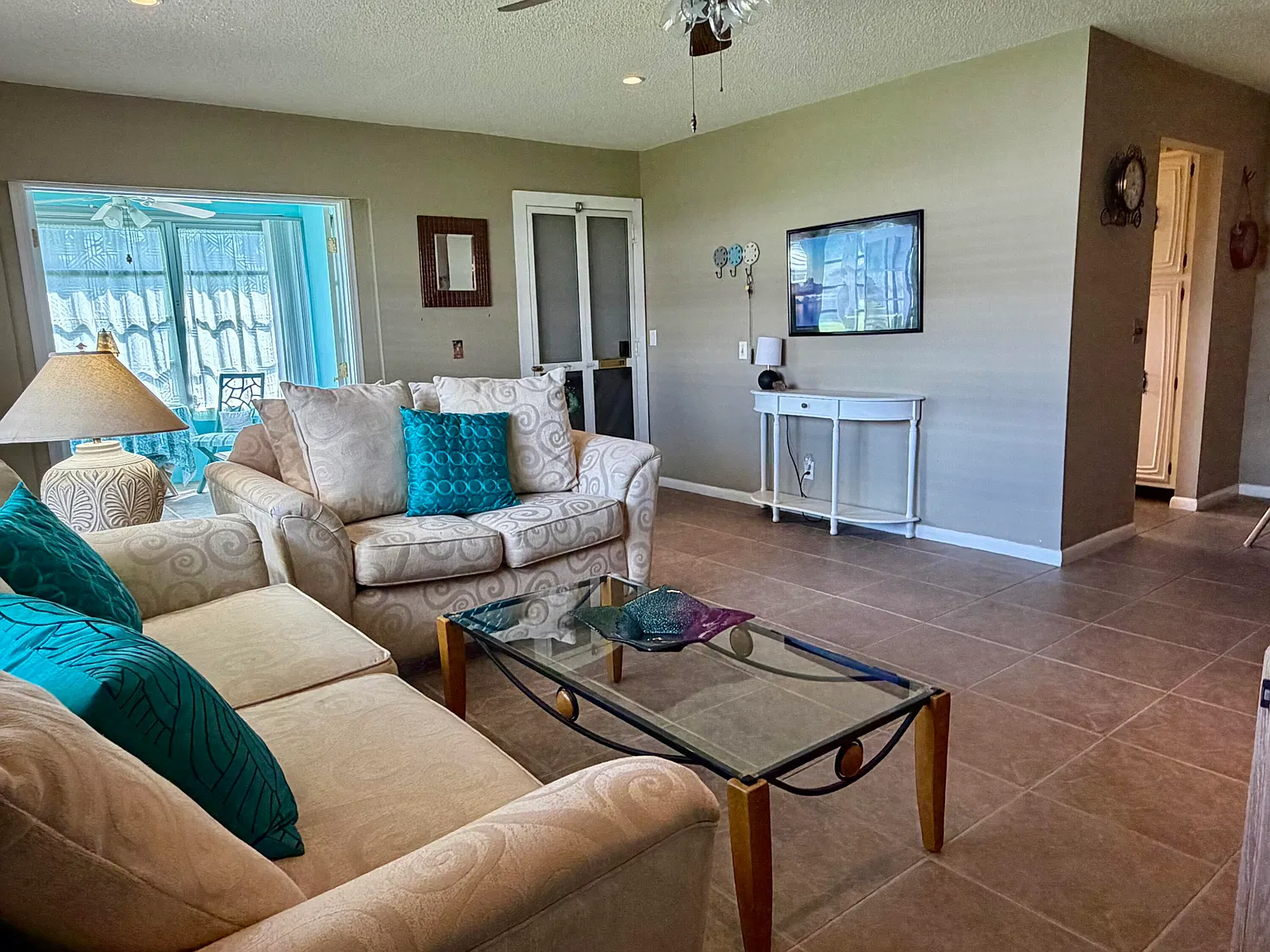 2 bed, 2.0 bath, 1175 sqft, $2,300 — Photo 3