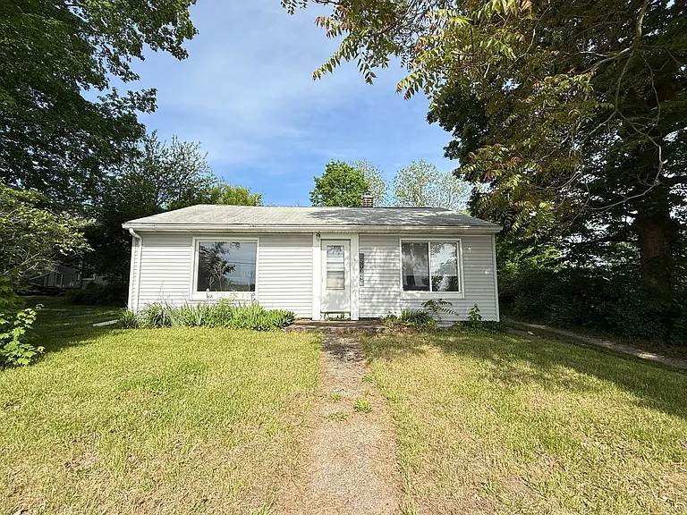 2124 Lansing Ave — Photo 2