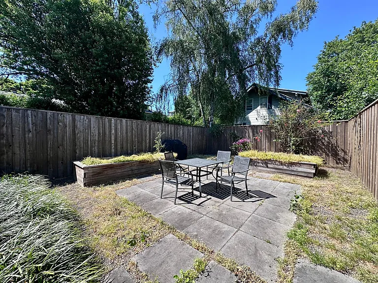 Lovely Duplex NE Portland - 2 bed, 1 bath w/Garage! — Photo 21