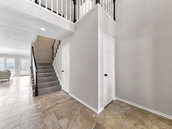 3rd image of 18822 Appletree Hill Lane