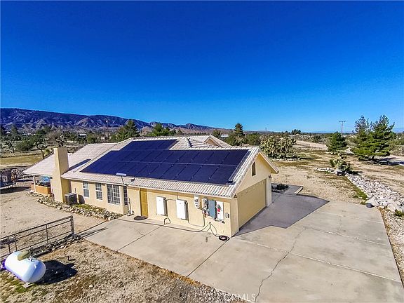 3rd image of 1825 Smoketree Rd