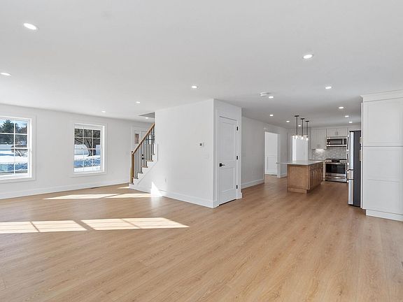 5th image of 8 Meadowbrook Drive