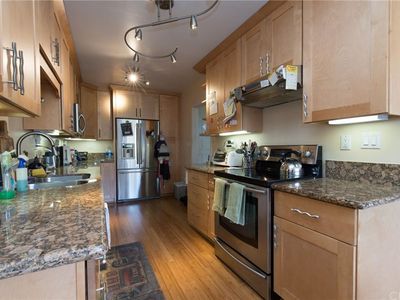 530 S Barrington Ave APT 205, Los Angeles, CA, 90049