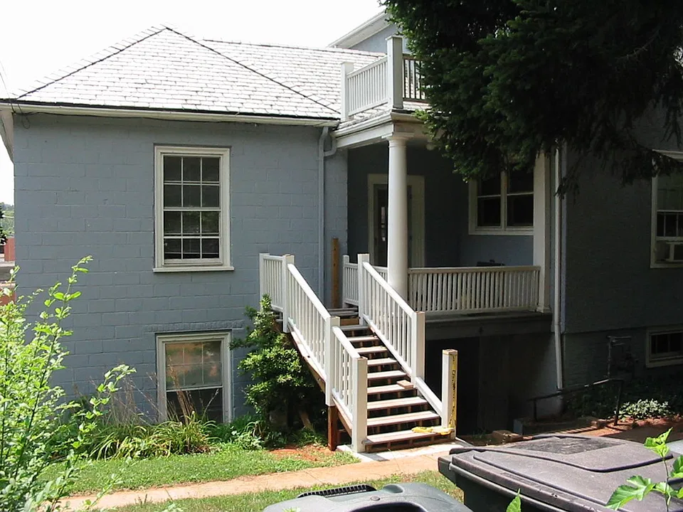 33 University Cir
