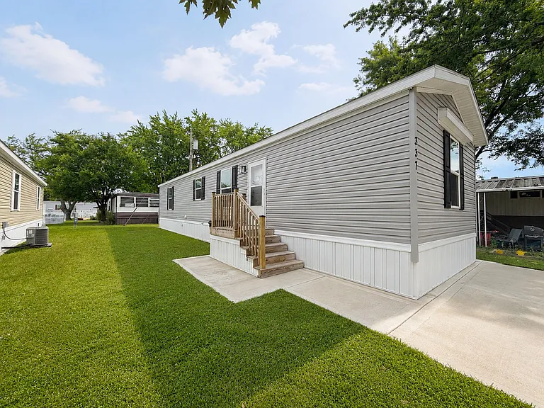 Oak Tree Village — Photo 9