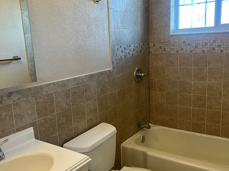 2332 Tremont Ave — Photo 5