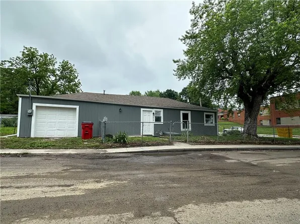 419 S 20th St, Lexington, MO 64067