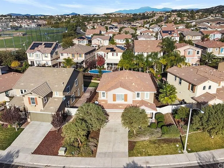 46945 Peach Tree St — Photo 1