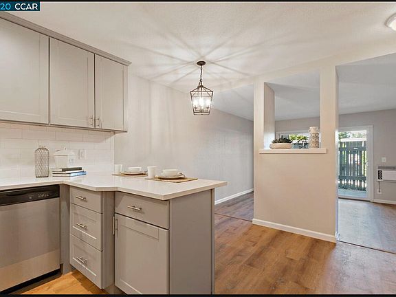 3rd image of 2562 Walnut Blvd APT 73