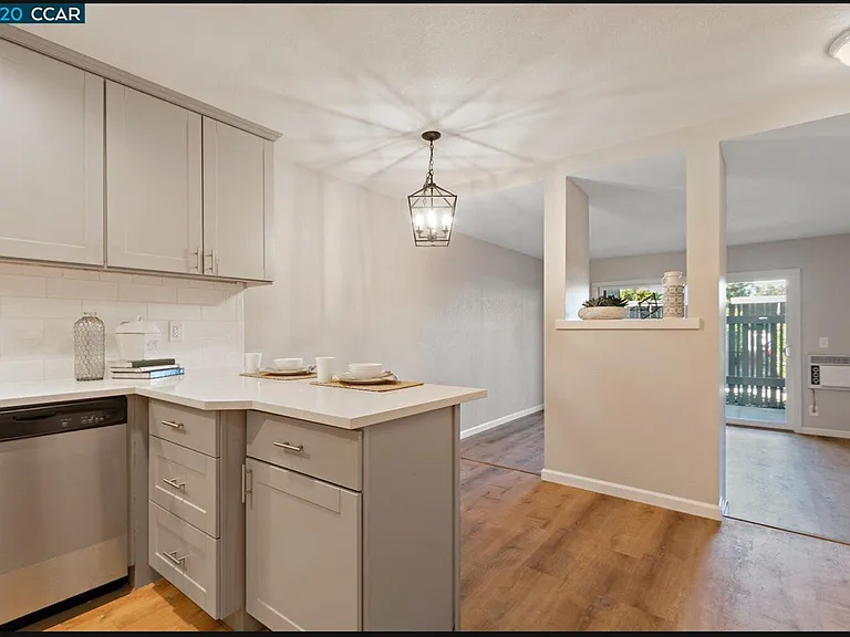 2562 Walnut Blvd #73 — Photo 3