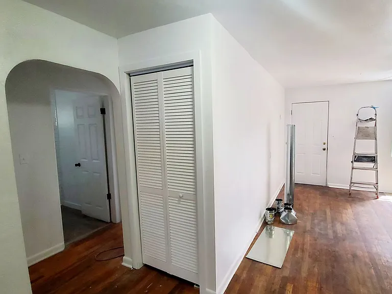 111 E Plum St — Photo 56