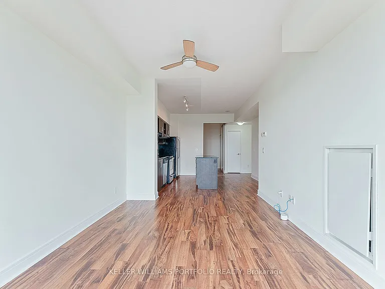 35 Brian Peck Cres #910 — Photo 14
