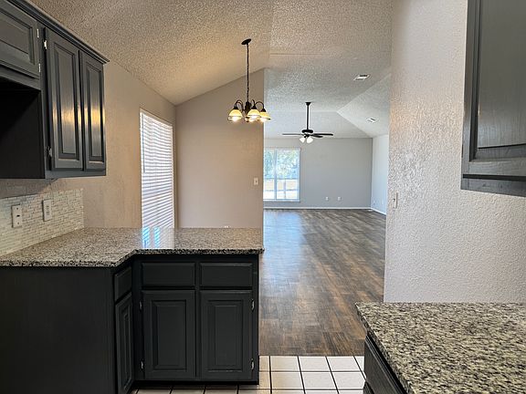 5th image of 901 NW 172nd St