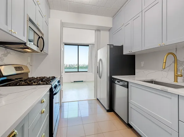 9060 Palisade Ave APT 404, North Bergen, NJ 07047