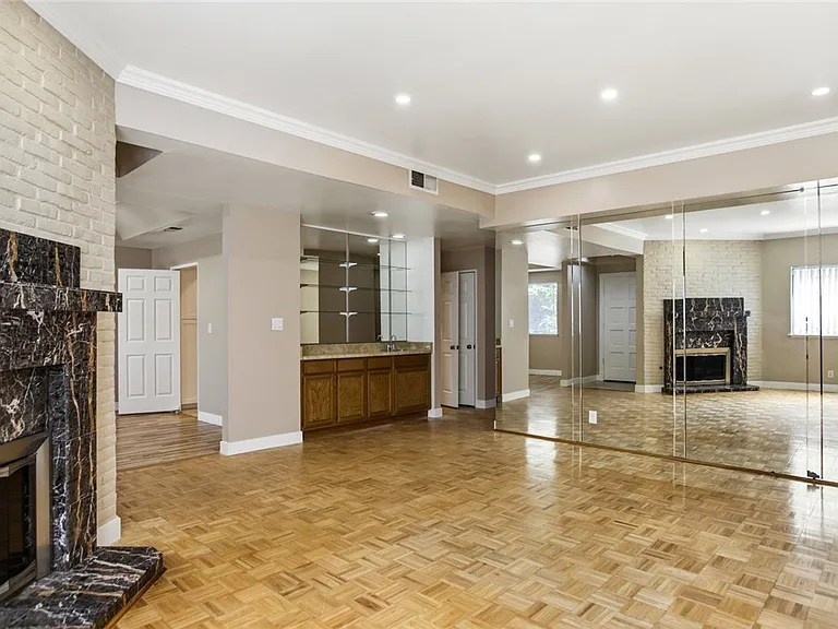 5340 Wilkinson Ave #6 — Photo 4