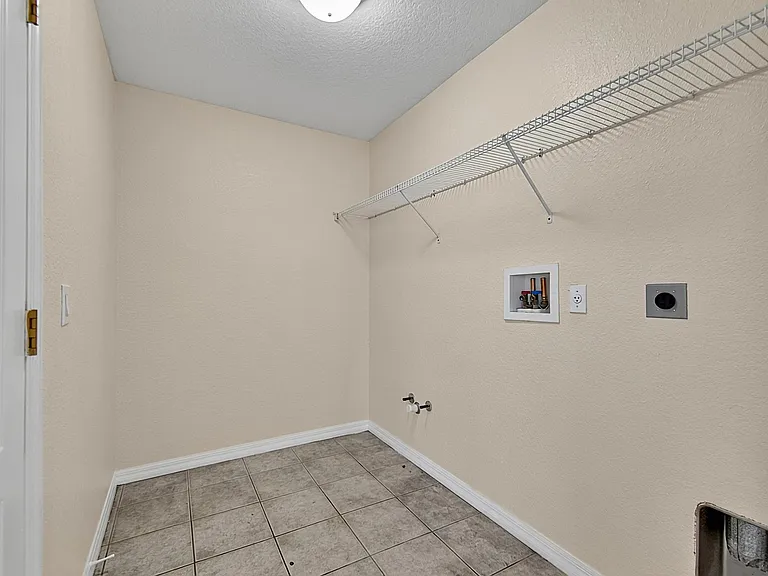 9 Lytton Ln — Photo 25