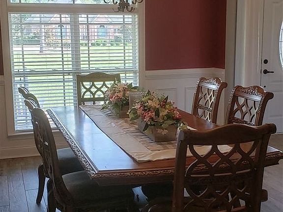3rd image of 64 Lenora Dr
