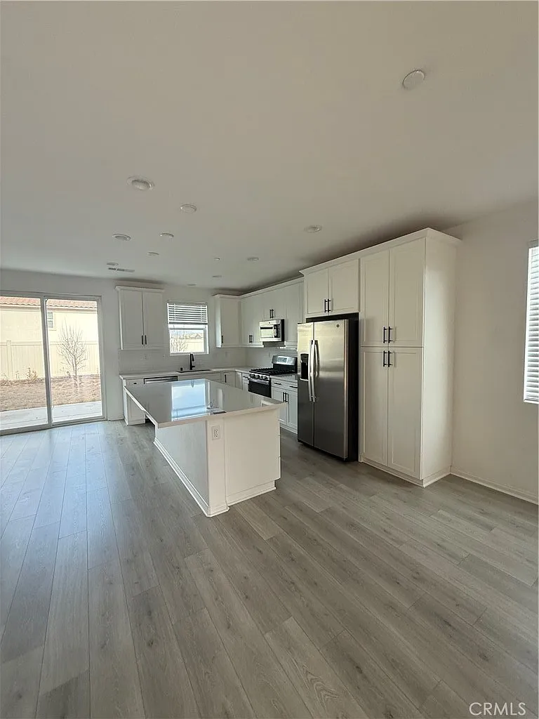 4 bed, 2.5 bath, 2371 sqft, $3,400 — Photo 1