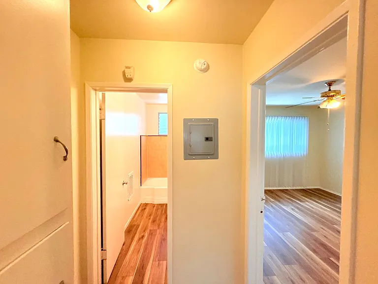356 N Hayworth Ave — Photo 10