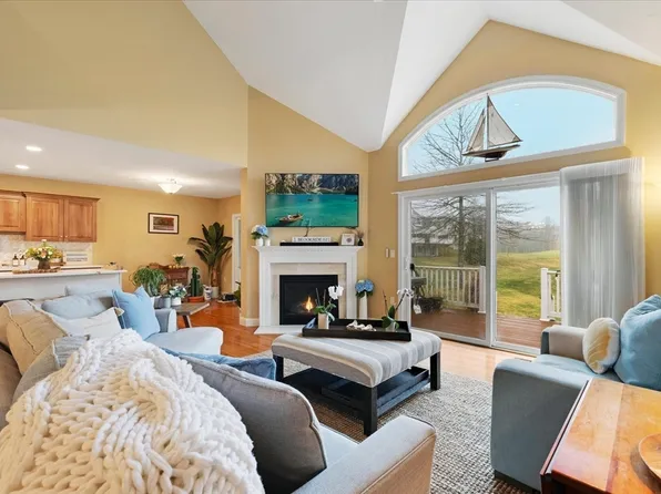 6 Amberwood Ct #216, Bourne, MA 02532