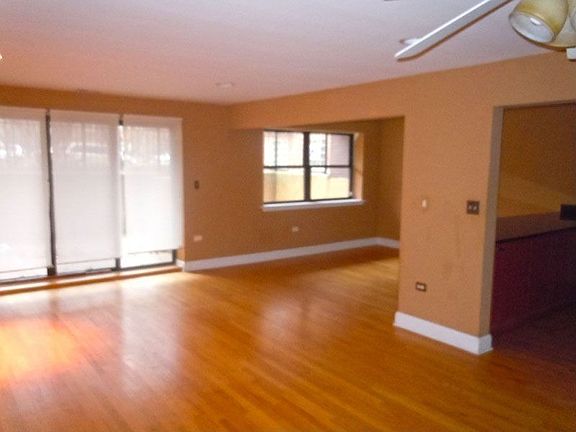 3rd image of 1629 W Sherwin Ave #1