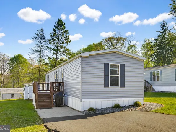 208 Maple Ln, New Providence, PA 17560